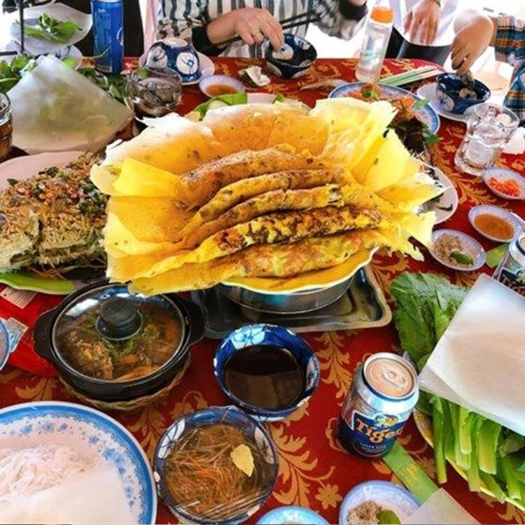 Ăn trưa với những món đặc sản miền tây