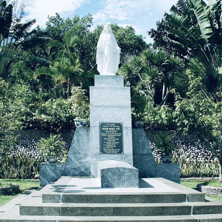 Ghé Quy Nhơn thăm mộ Hàn Mặc Tử