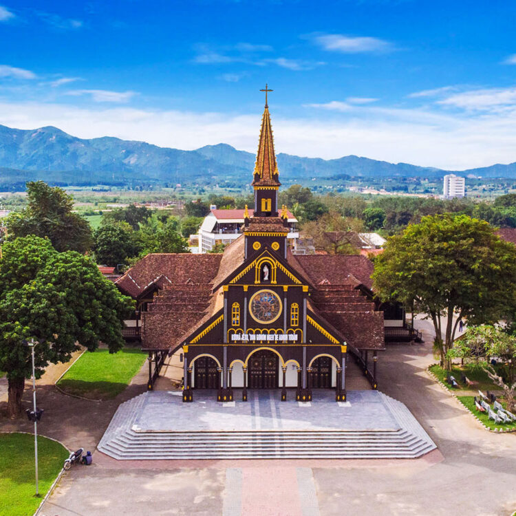 Nhà Thờ Chính Tòa Giáo Phận Kon Tum