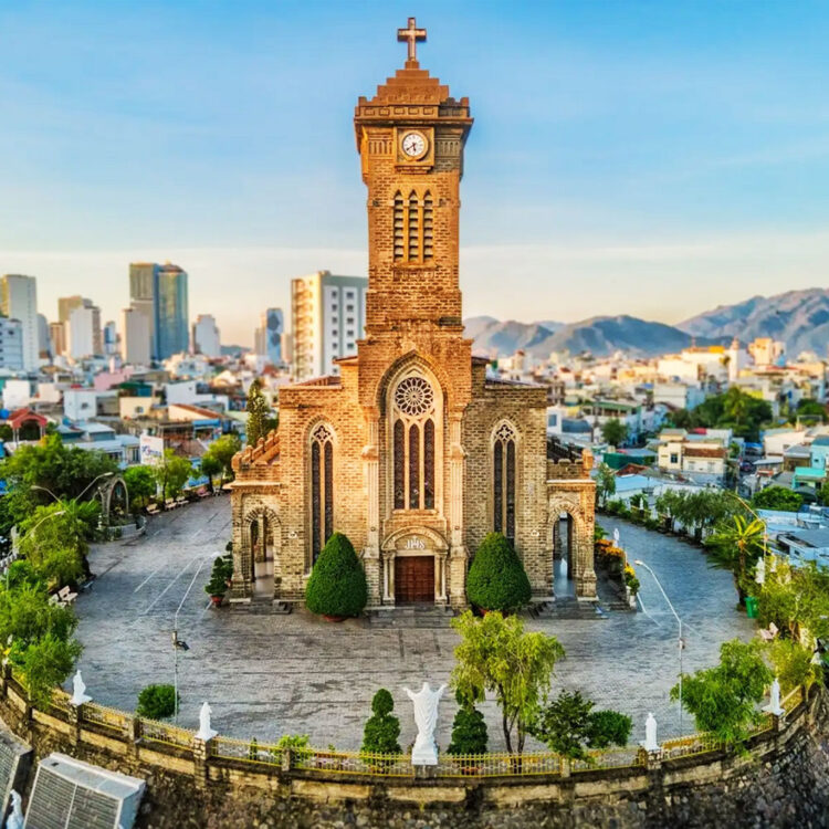 Nhà thờ Núi Nha Trang đẹp bình yên trong kiến trúc cổ điển