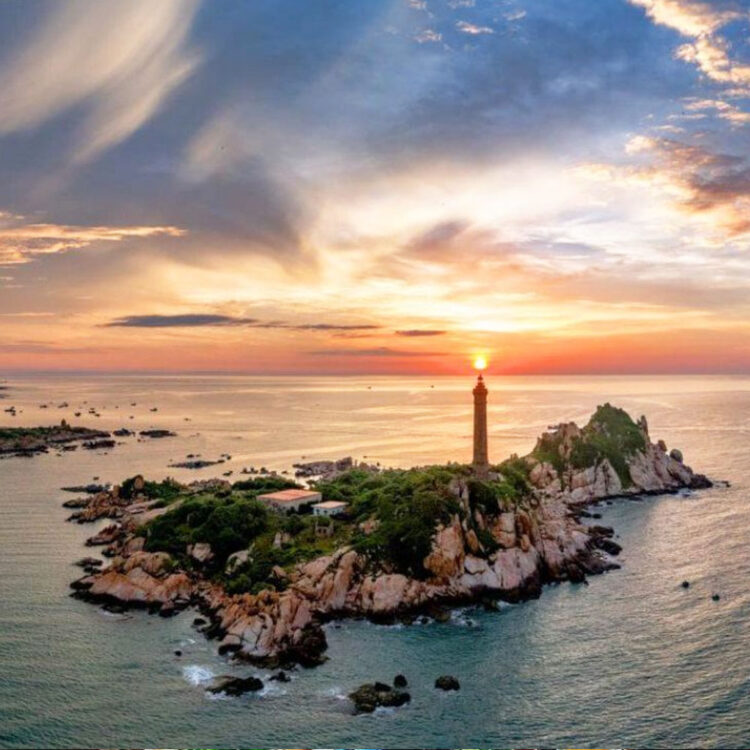 Hải Đăng Nam Du Vẻ Đẹp Kiêu Hãnh Tại Quần Đảo