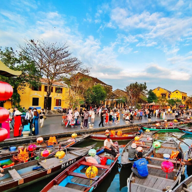 Phố cổ Hội An là một đô thị cổ nằm ở hạ lưu sông Thu Bồn