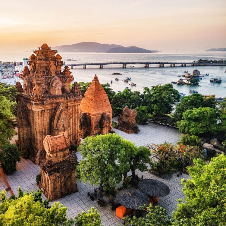 Tháp Bà Ponagar Nha Trang – điểm du lịch văn hóa độc đáo